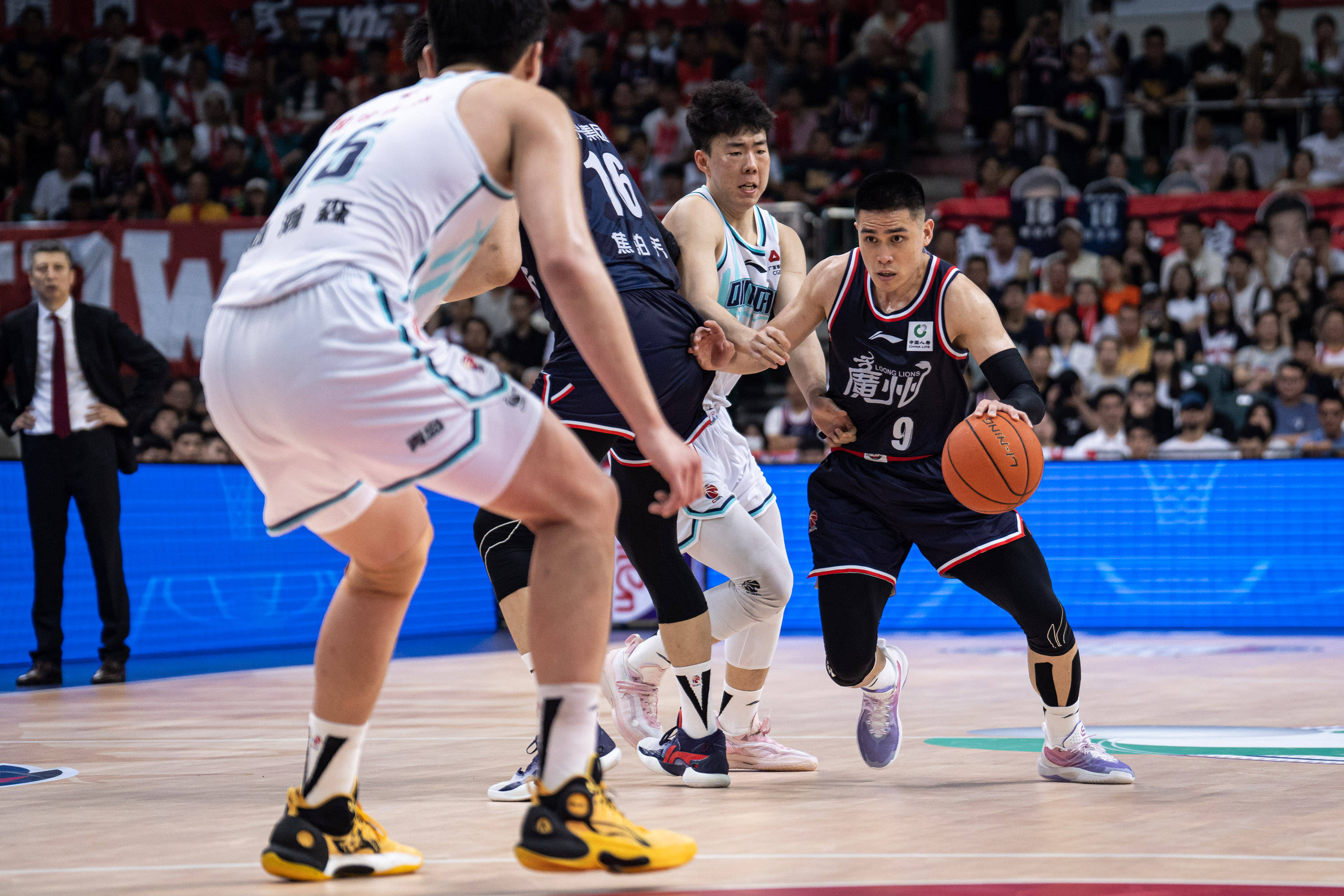 冲劲十足的 冲劲十足的