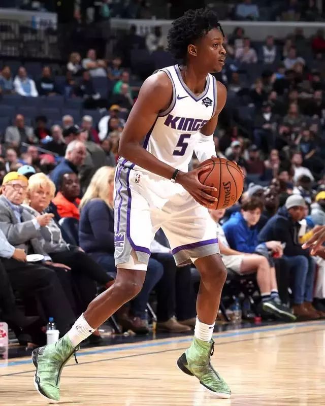 球至反手大 球至反手大