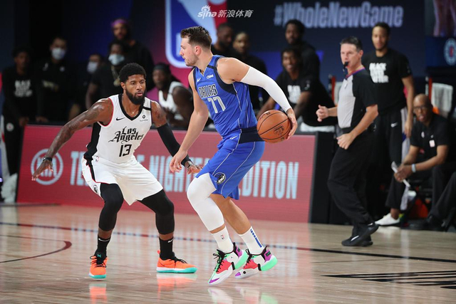 区内射门 区内射门